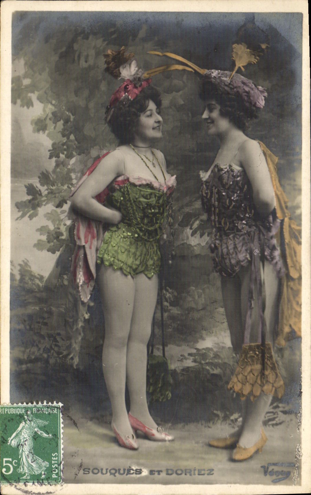 Souquès et Doriez — Sujet : deux danseuses en costume de scène — éditeur Végy