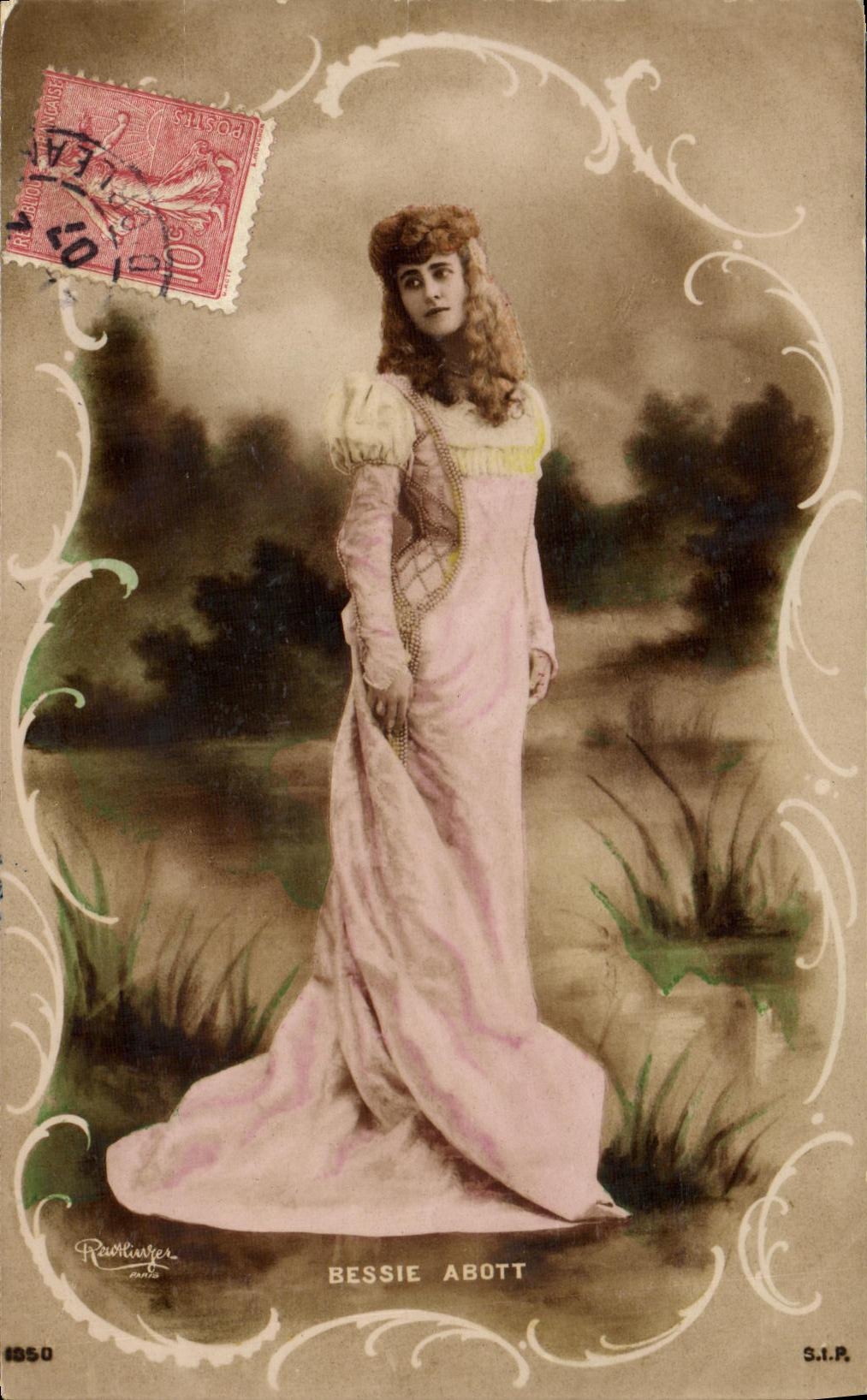 Bessie Abott — Portrait féminin en robe rose — S.I.P. n° 1650