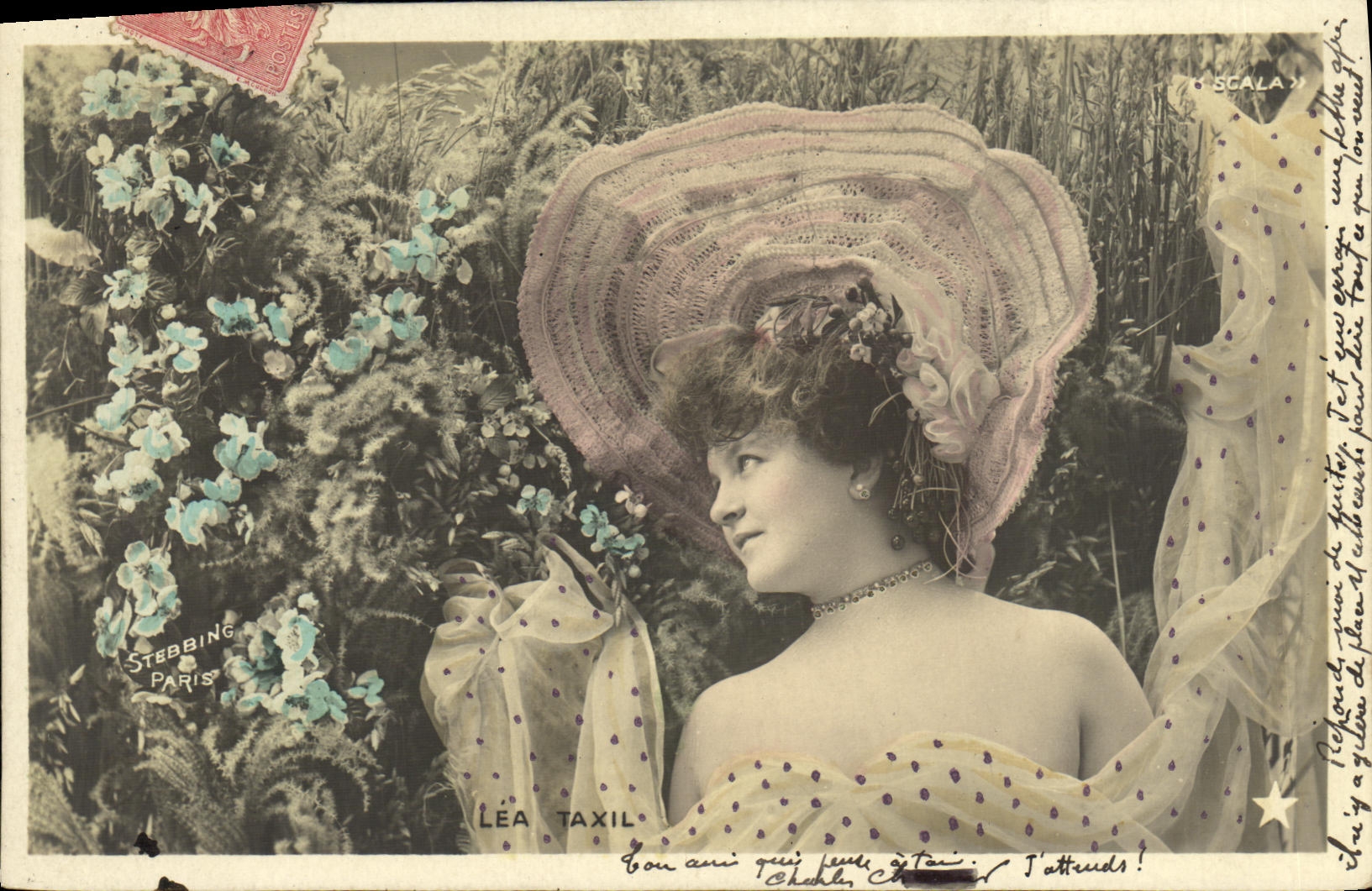 Lea Taxil — Portrait en extérieur — Stebbing Paris