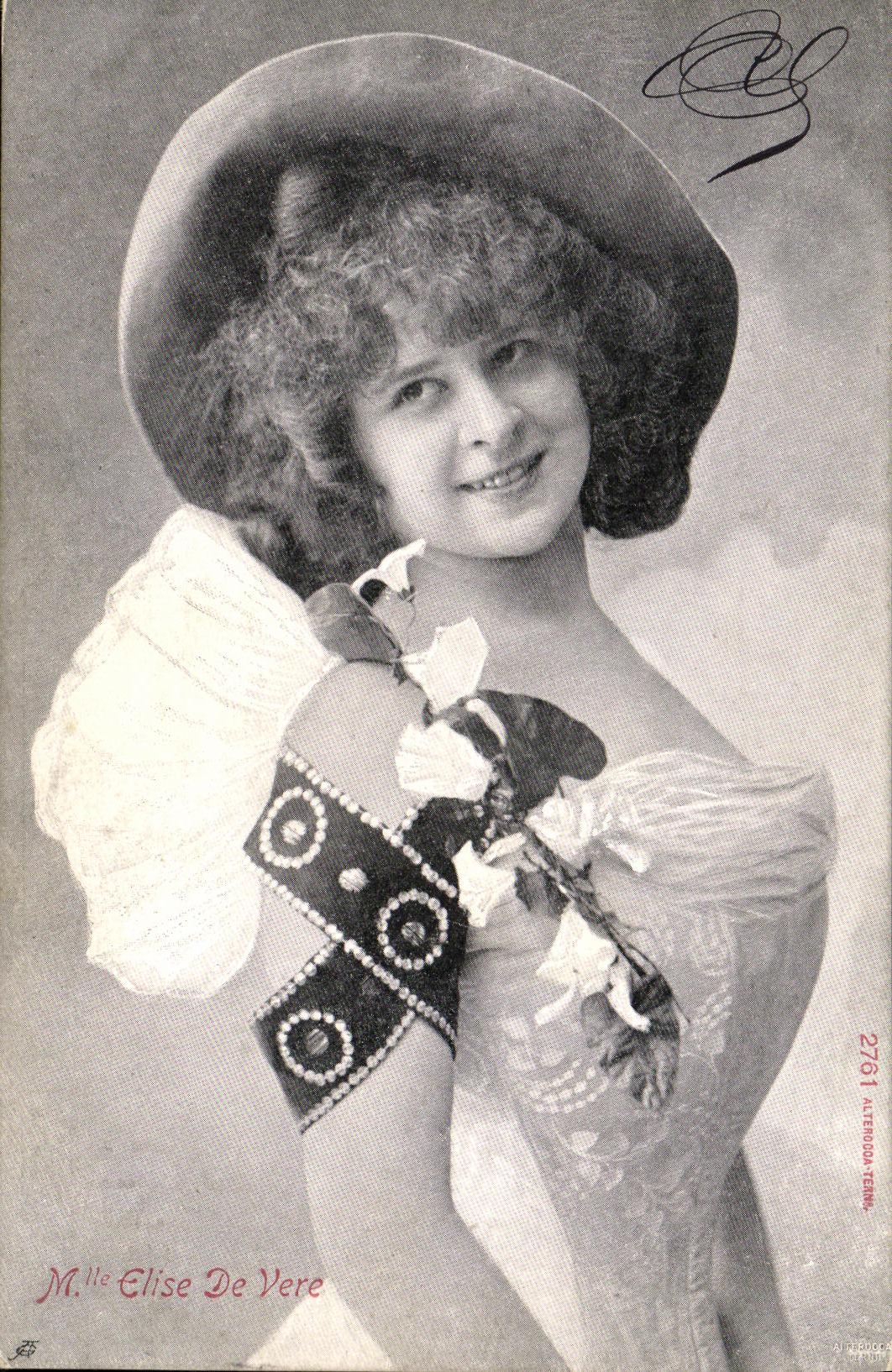 Mlle Elise De Vere — portrait en costume — Atelier Terna, n° 2761