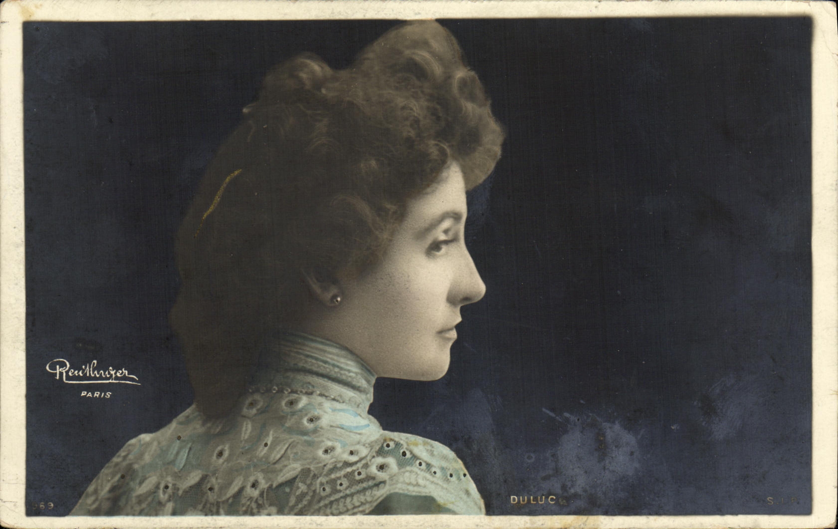 Portrait de femme — profil — photographe Reuïlbruger, Paris