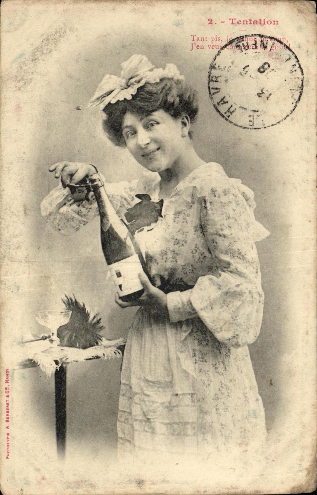Femme dévoilant une bouteille de champagne — Tentation — Phototype A. Brannet & Cie, Nancy