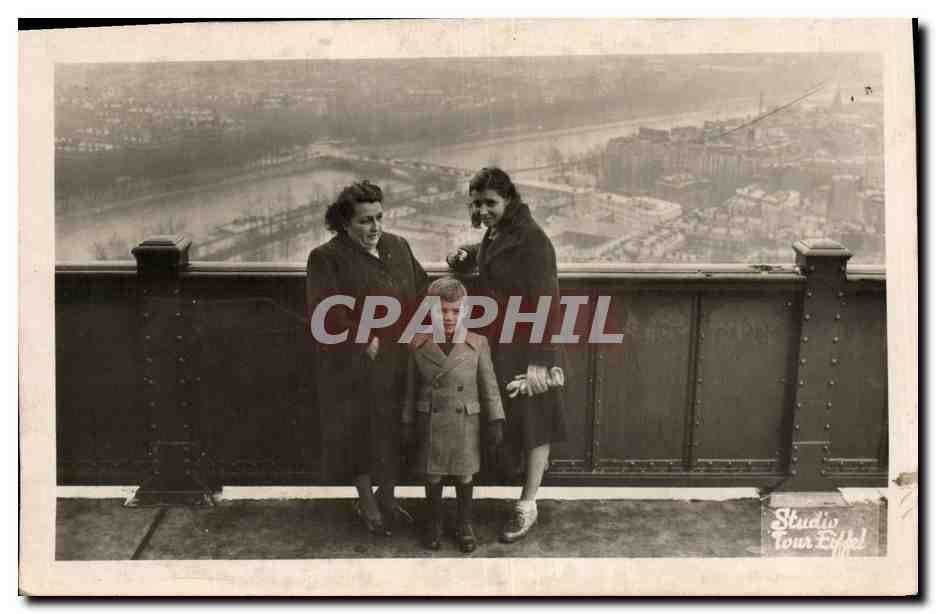 CARTE PHOTO enfant Femmes Tour Eiffel Paris