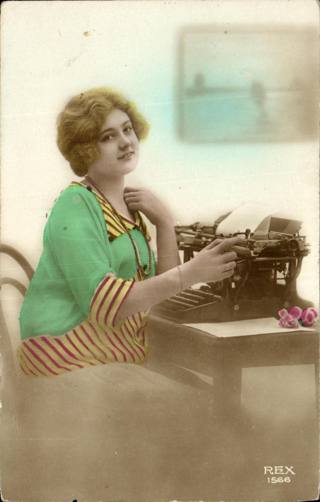 CPA Fantaisie Femme Machine a ecrire