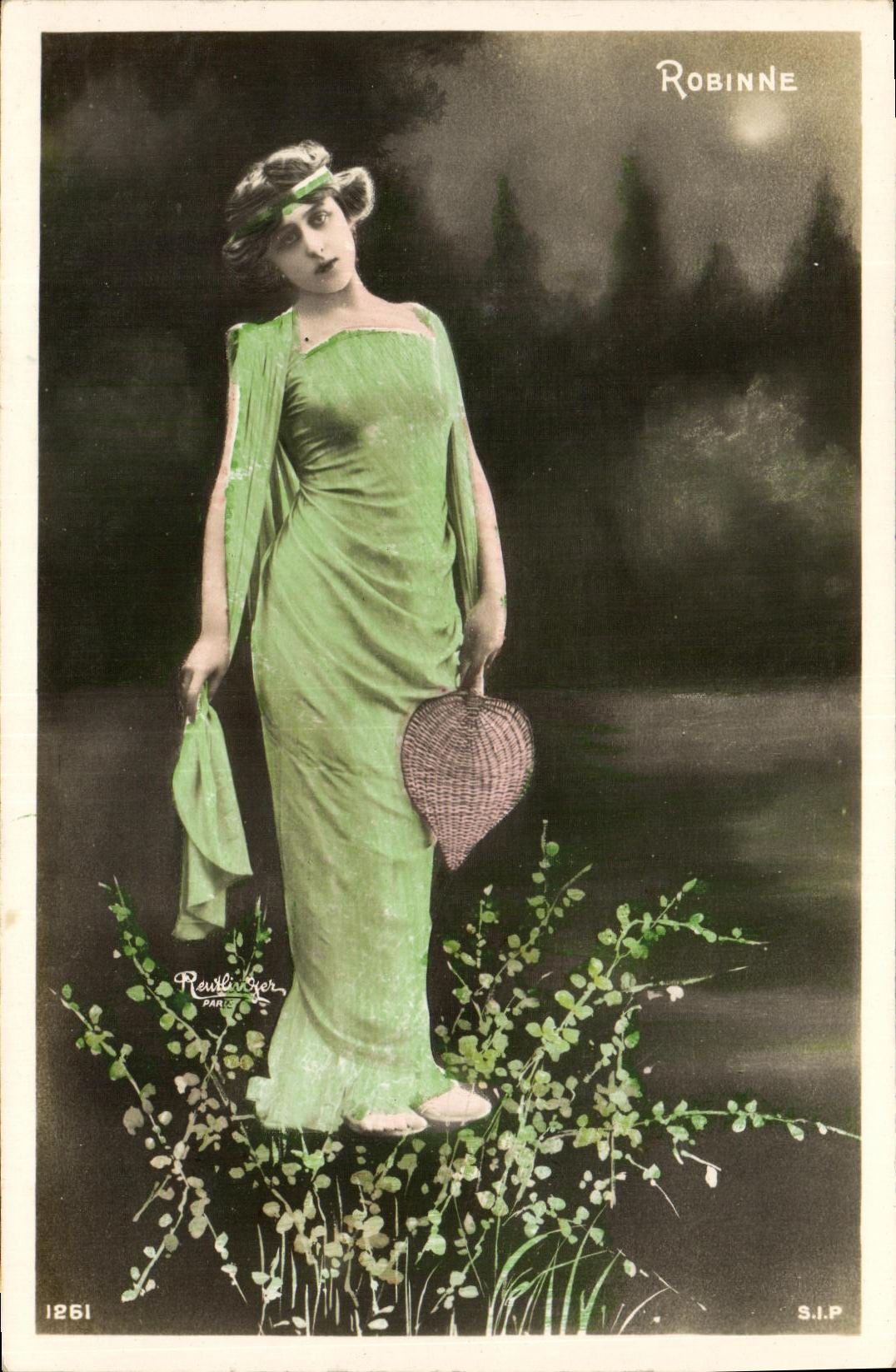 Femme en robe verte — Robinne — Prewlischer, Paris, n° 1261