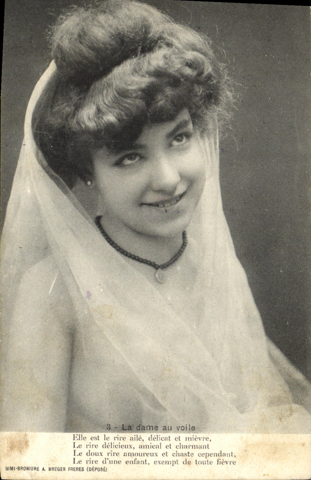 CPA Fantaisie Femme La dame au voile