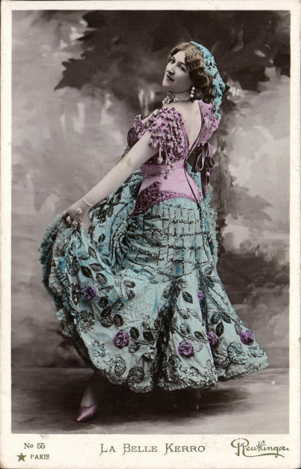 La Belle Kerro — danseuse en robe ornée de roses — Reutlinger, No 55