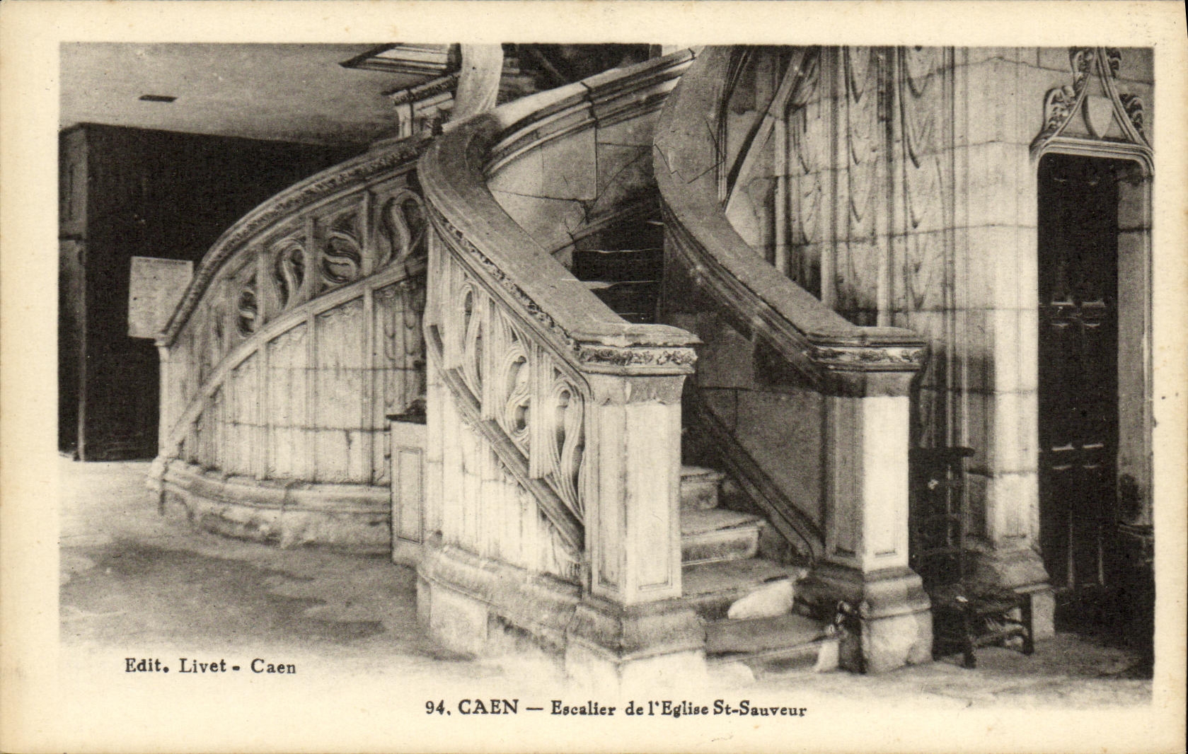 CPA Caen Escalier de l eglise Saint Sauveur