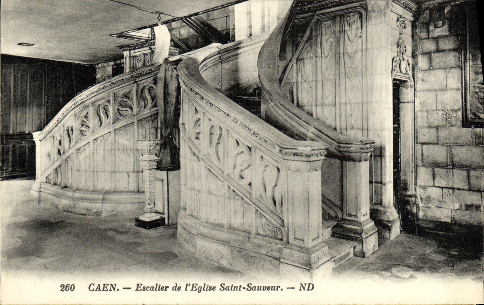 CPA Caen Escalier de L Eglise Saint Sauveur