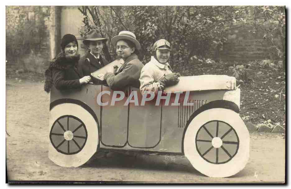 Quatre enfants dans une voiture en carton — Paris mi-carême 1931 — ÉLECTRIC-PHOTO, 87 Rue de Vaucelles, Paris