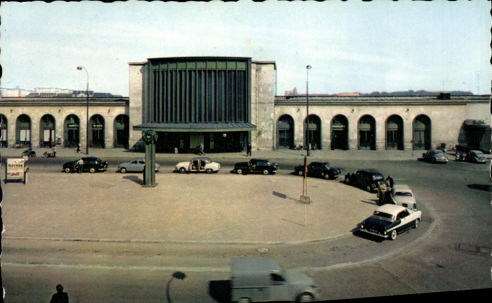 Gare de Caen — vue de la façade et de la place — Lumicap