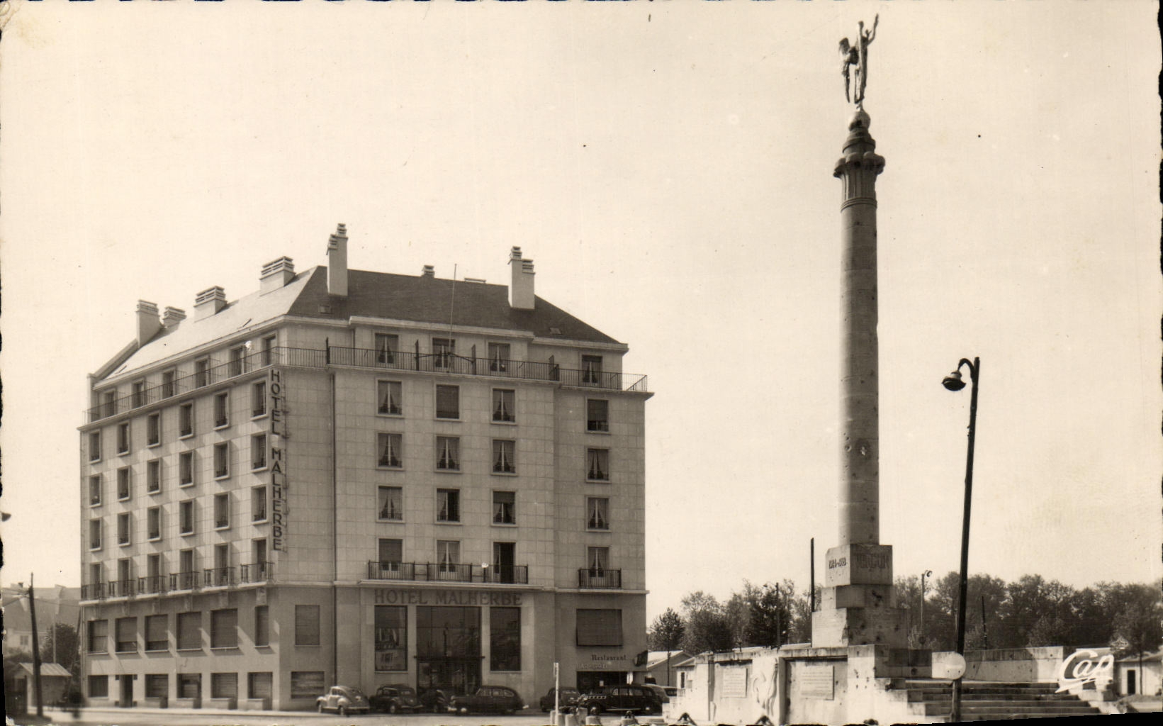 Hôtel Malherbe — monument central — Réal-Photo (52)