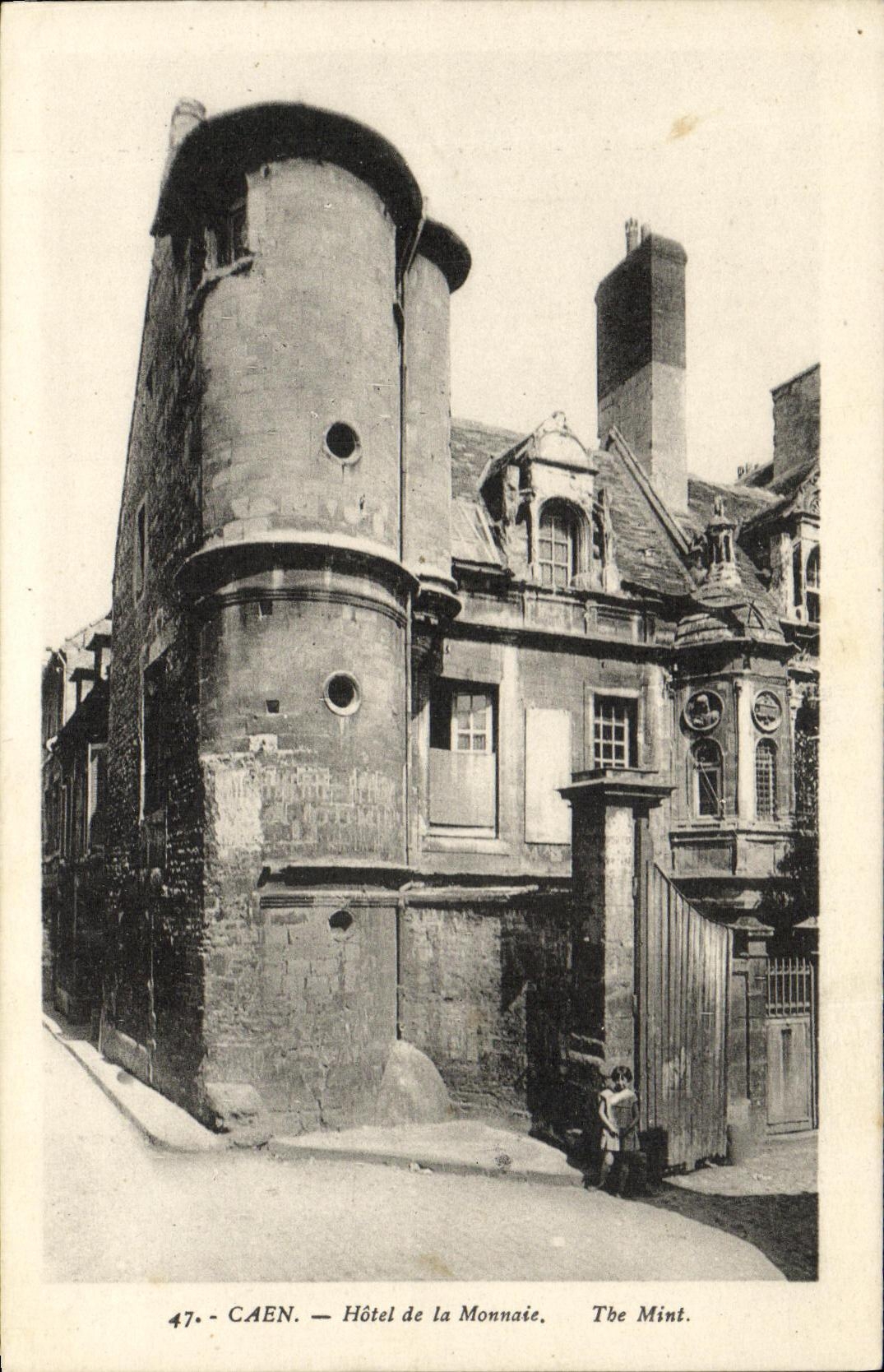 CPA Caen L Ancien Hotel de la Monnaie Enfant