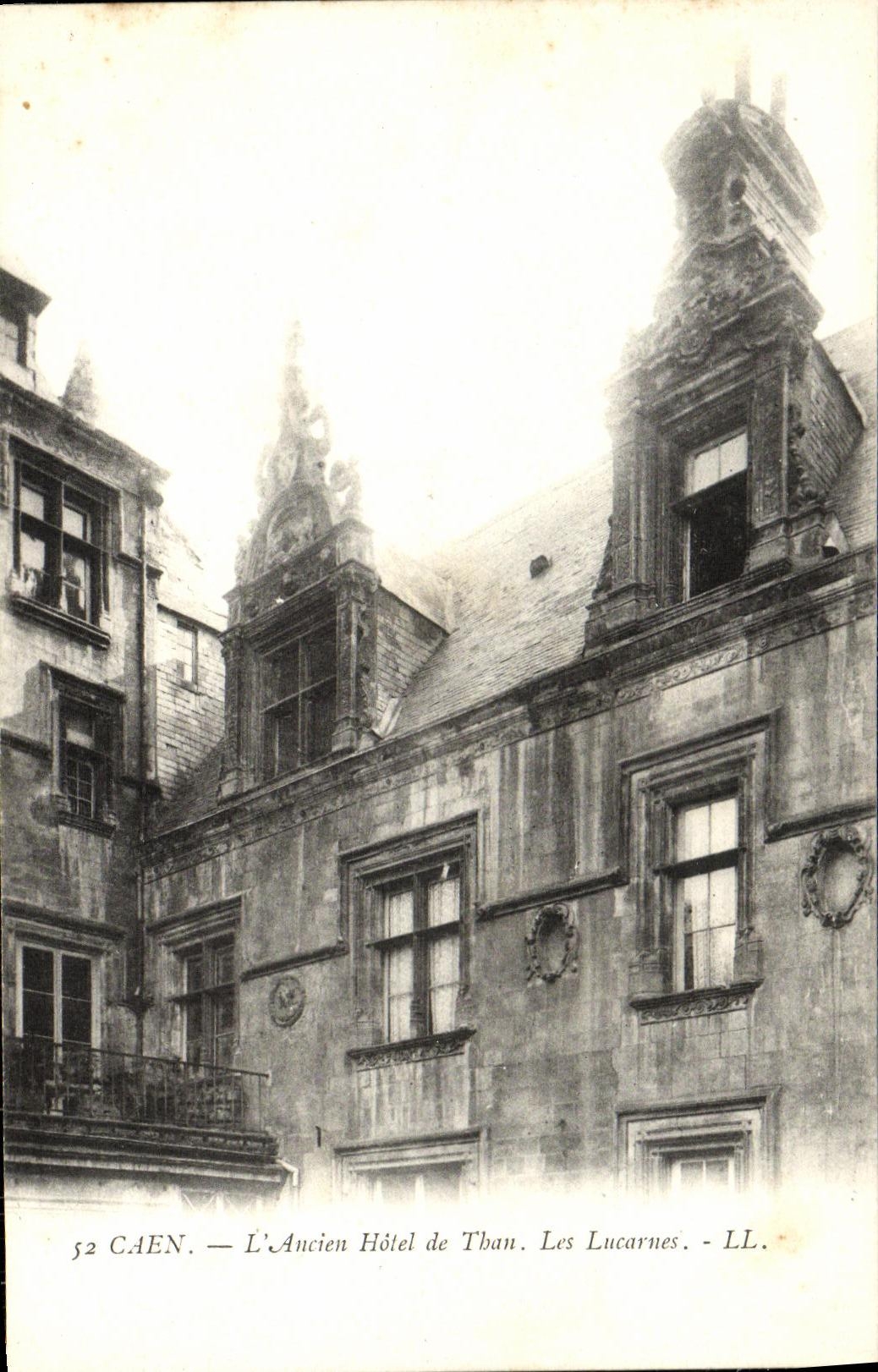CPA Caen Ancien hotel de Than Les lucarnes