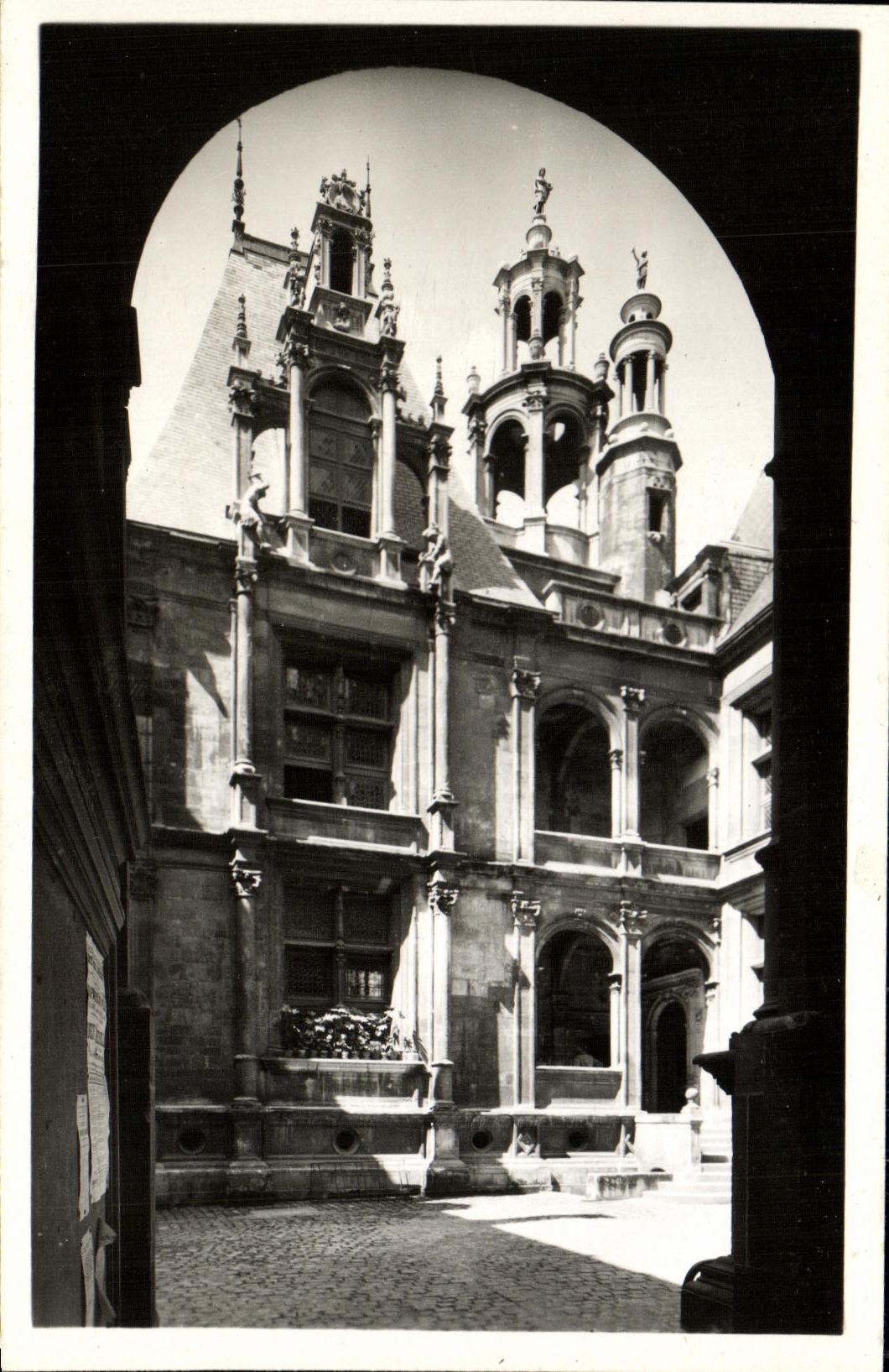 CAEN (Calvados) — L'Hôtel d'Escoville — Édition d'Art B. France