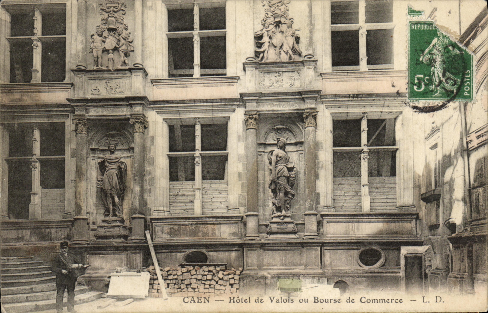 CAEN — Hôtel de Valois ou Bourse de Commerce — L. D.