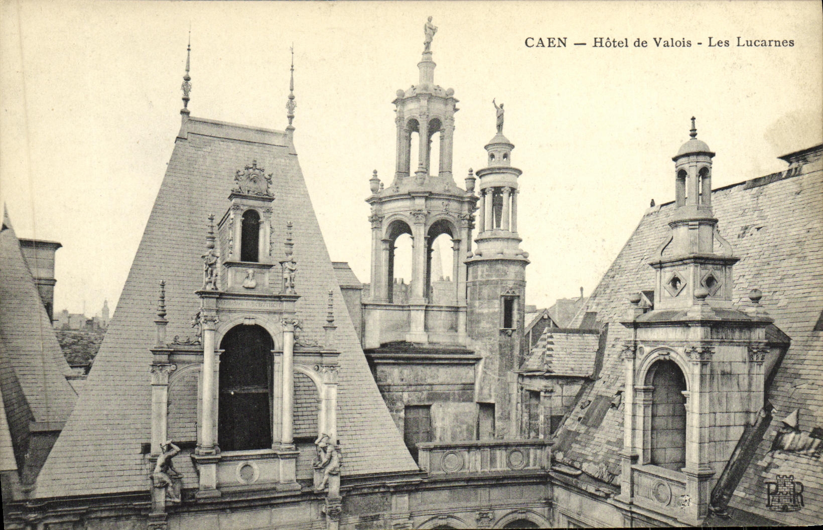 Caen — Hôtel de Valois - Les Lucarnes