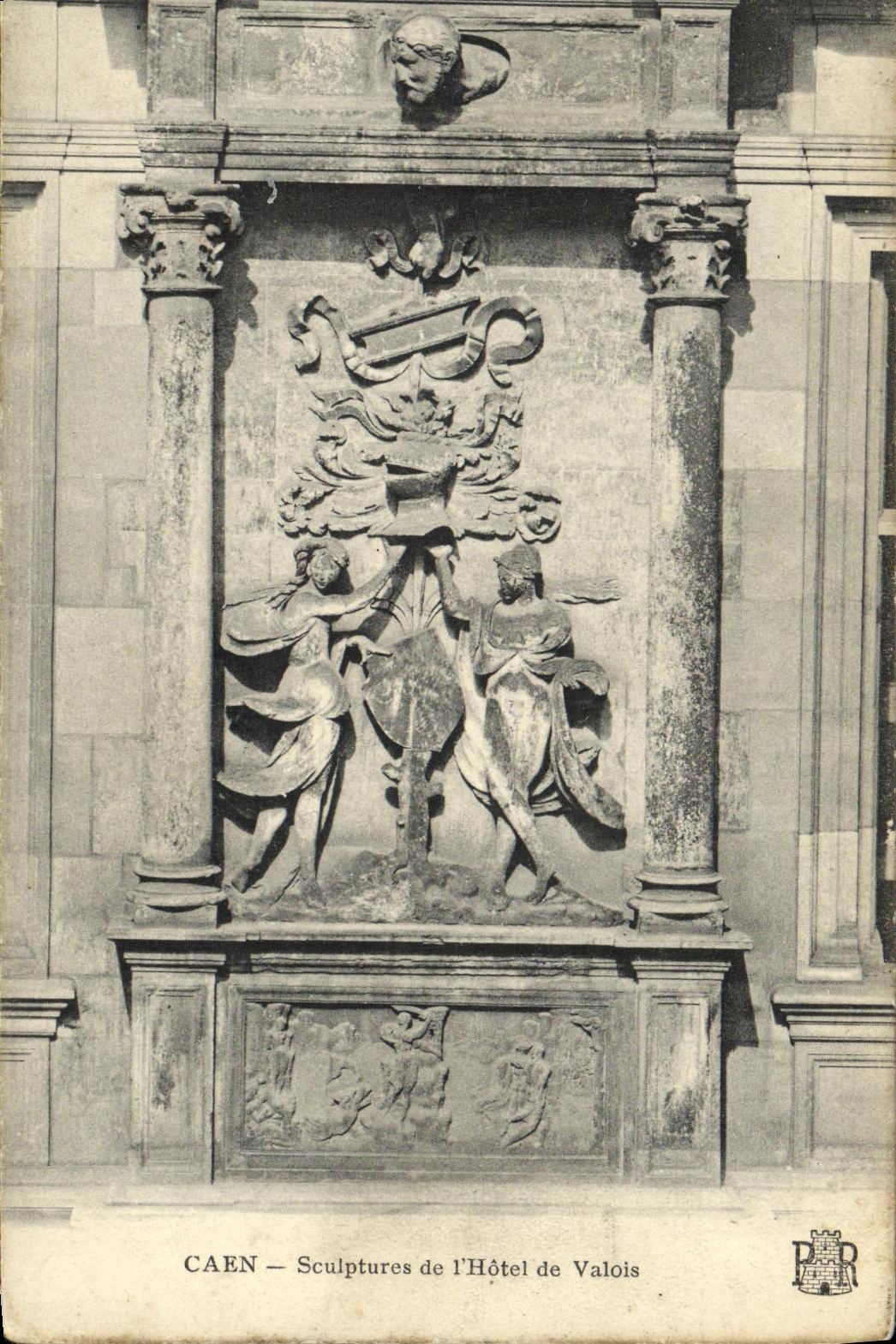 CAEN — Sculptures de l'Hôtel de Valois