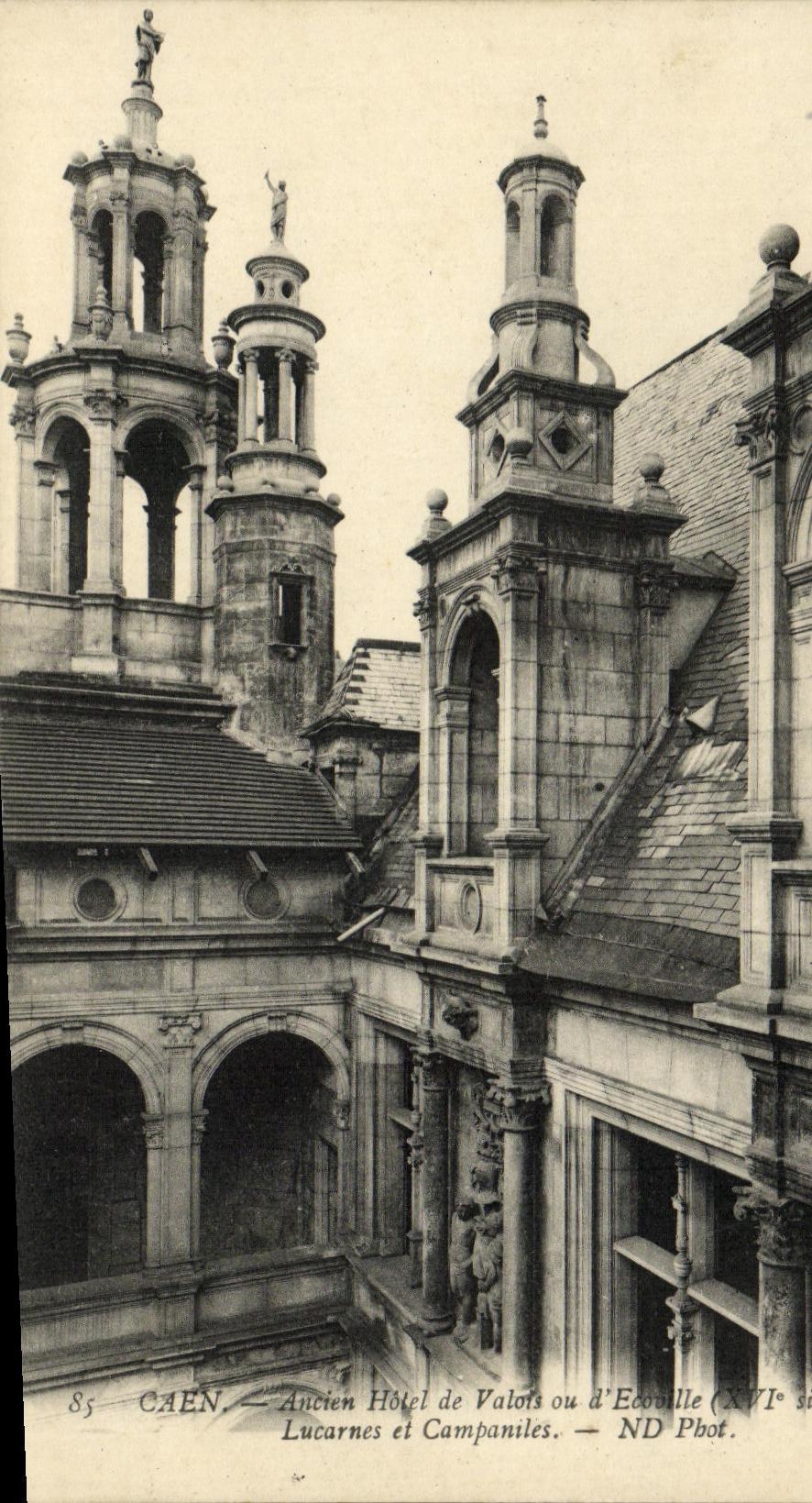 CPA Caen L Ancien Hotel de Valois ou d Ecoville Lucarnes et Campaniles