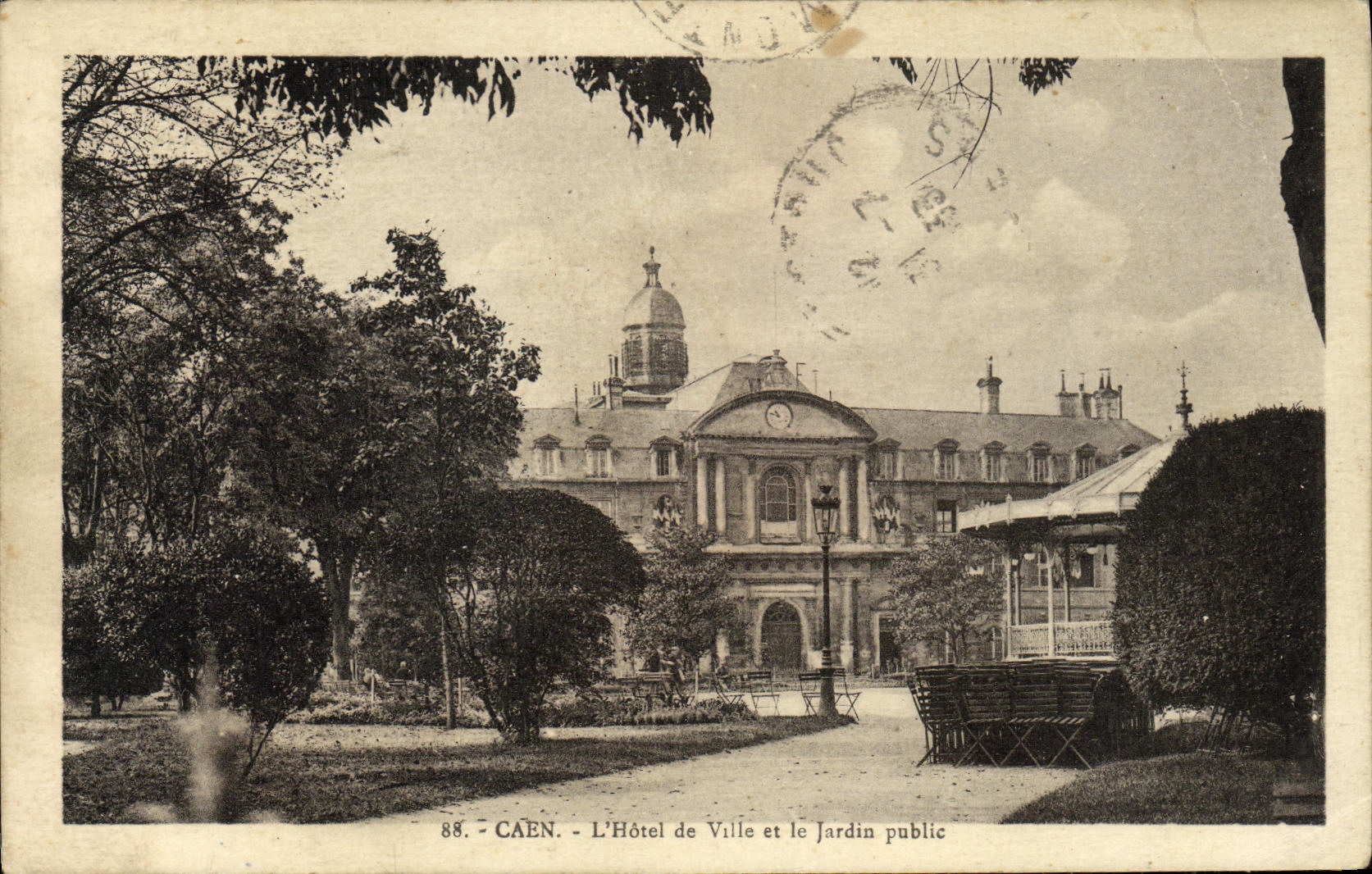 CPA Caen L Hotel de Ville et le Jardin Public