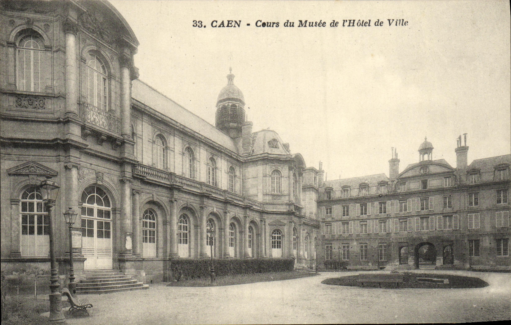 CPA Caen Cours du Musee de L Hotel de Ville
