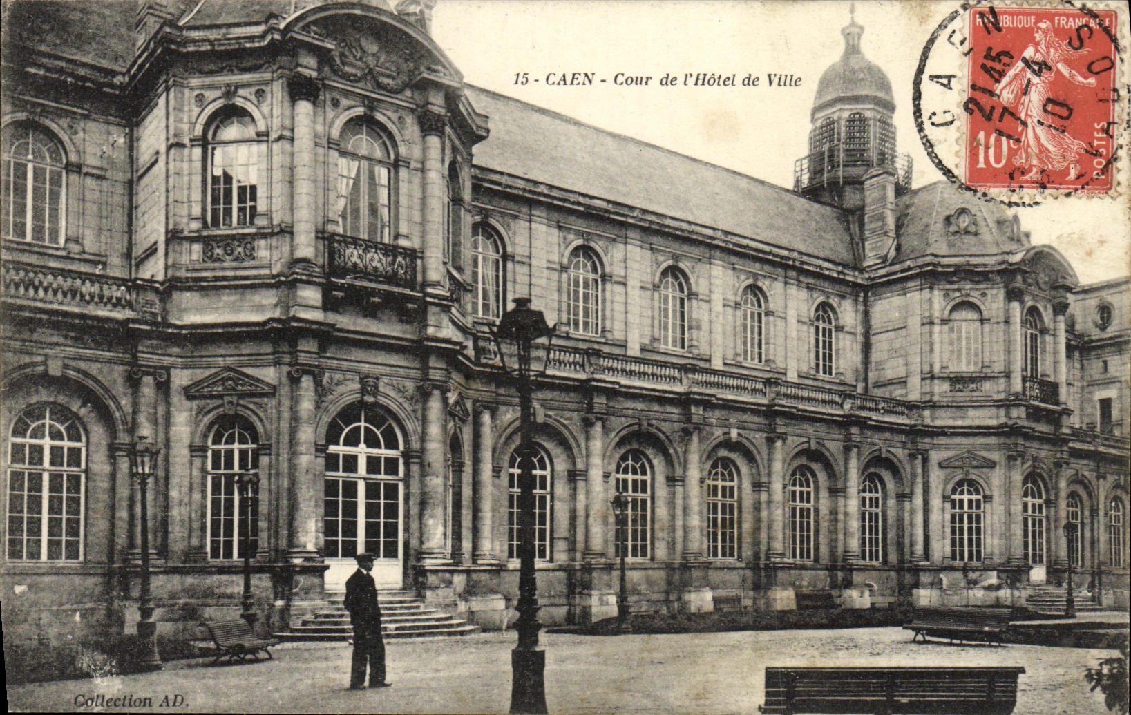 CPA Caen Cours du Musee de L Hotel de Ville