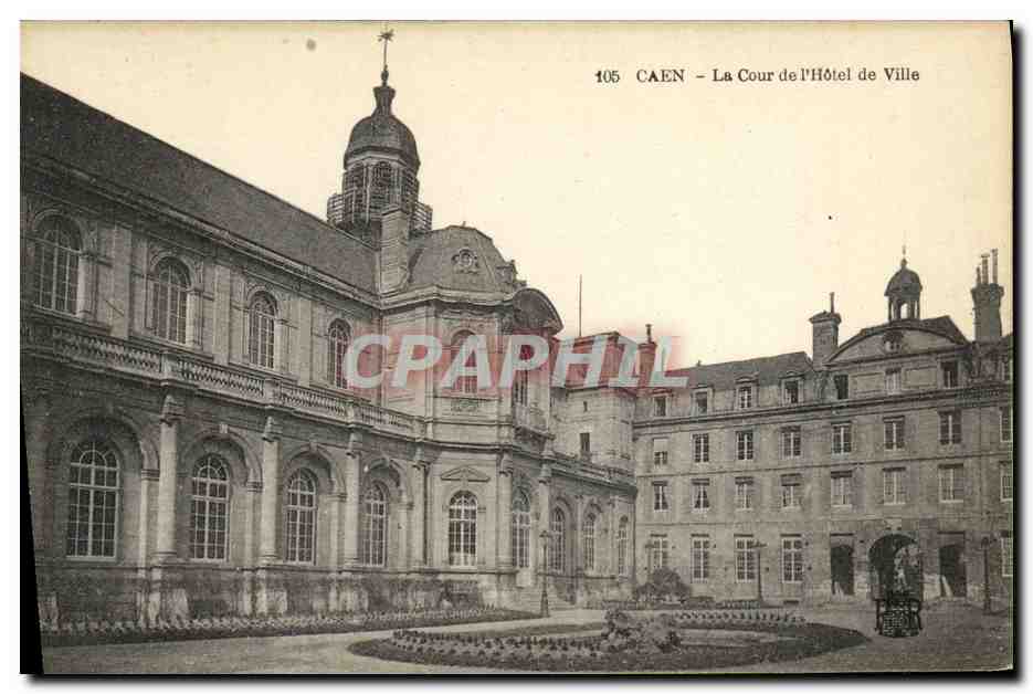 CPA Caen Cour de L Hotel de Ville