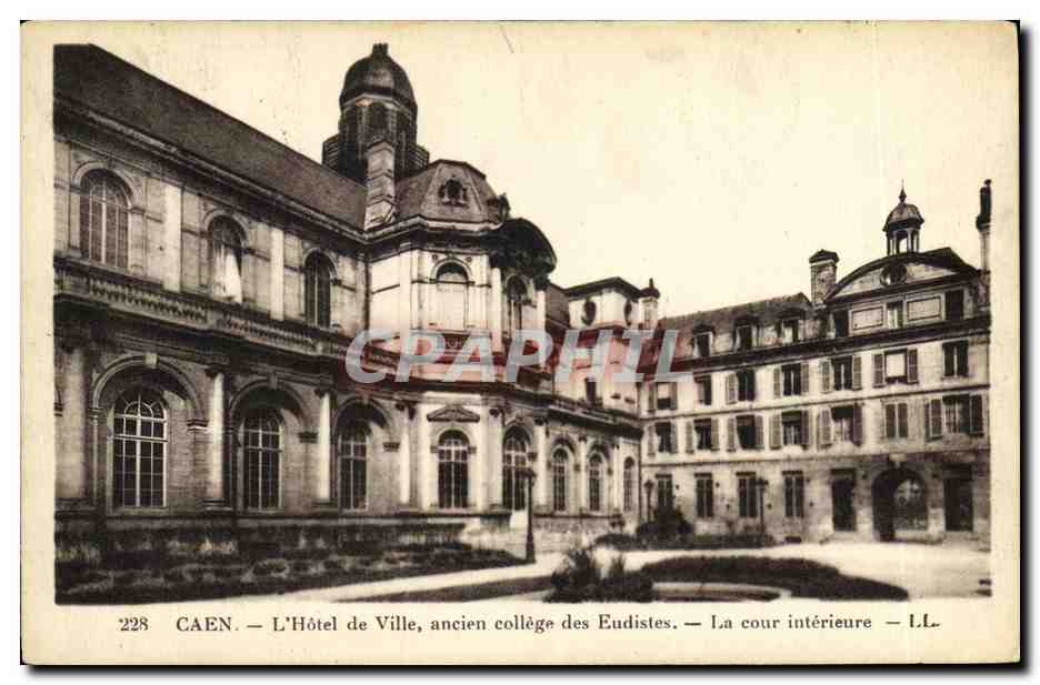 Caen — Das Rathaus, ehemaliges Kollegium der Eudisten — Der Innenhof — LL