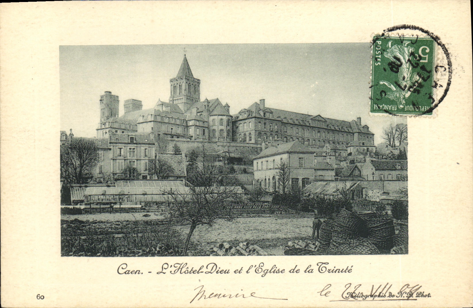 CPA Caen L Hotel Dieu et l eglise de la Trinite