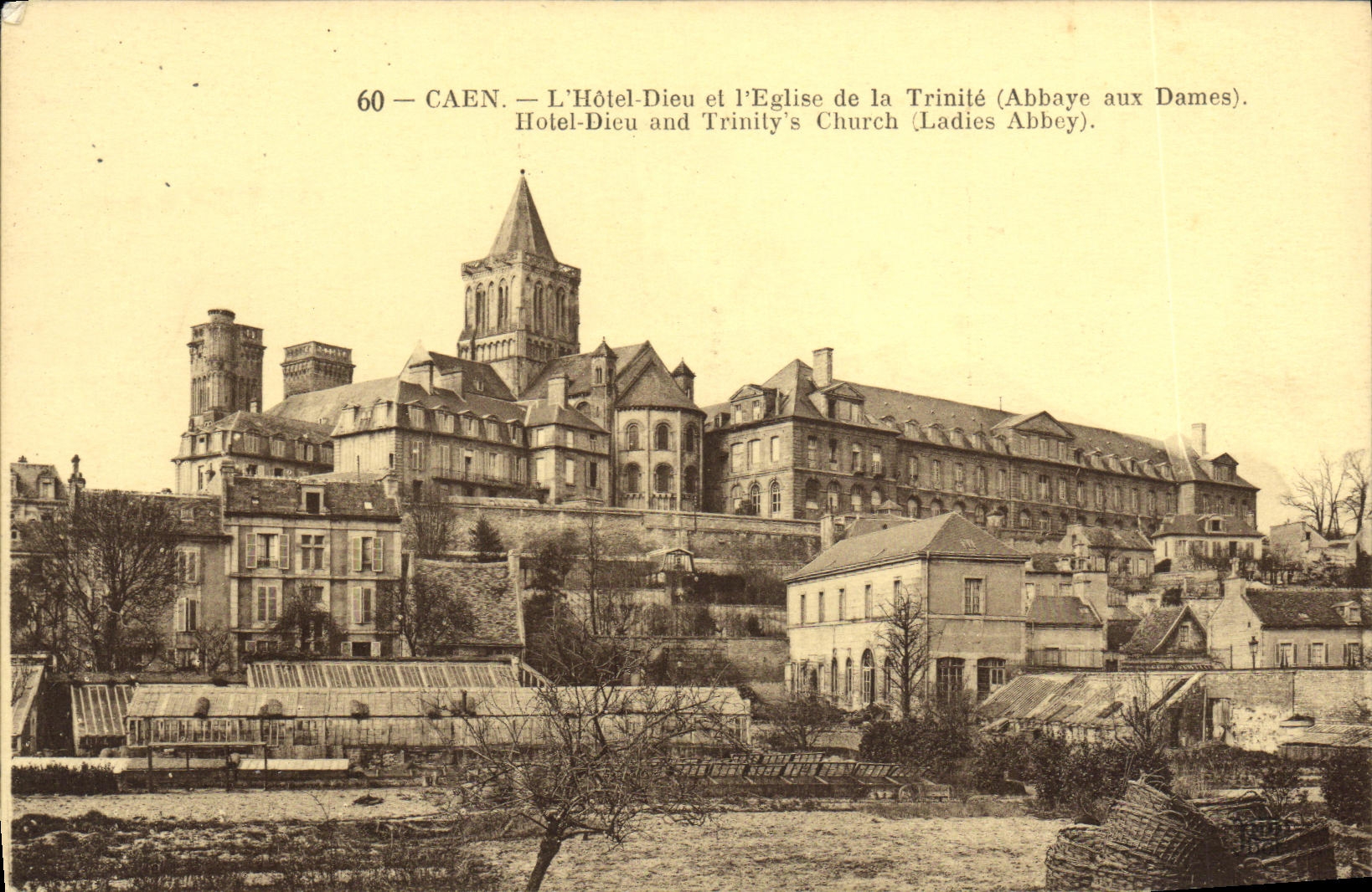 CPA Caen Hotel Dieu et l eglise de la Trinite abbaye aux Dames 