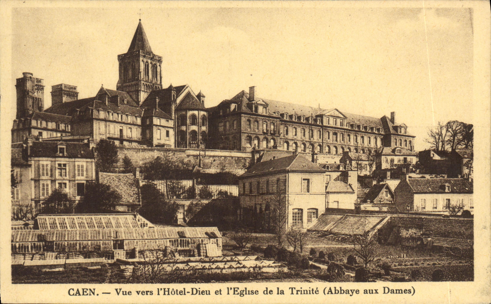CPA Caen Hotel Dieu Vue Generale et l Eglise de la Trinite abbaye aux Dames 