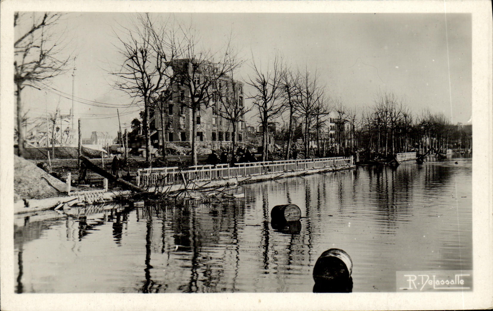 CPSM Caen La prairie inondee devant le cours Sadi Carnot 1944 1945