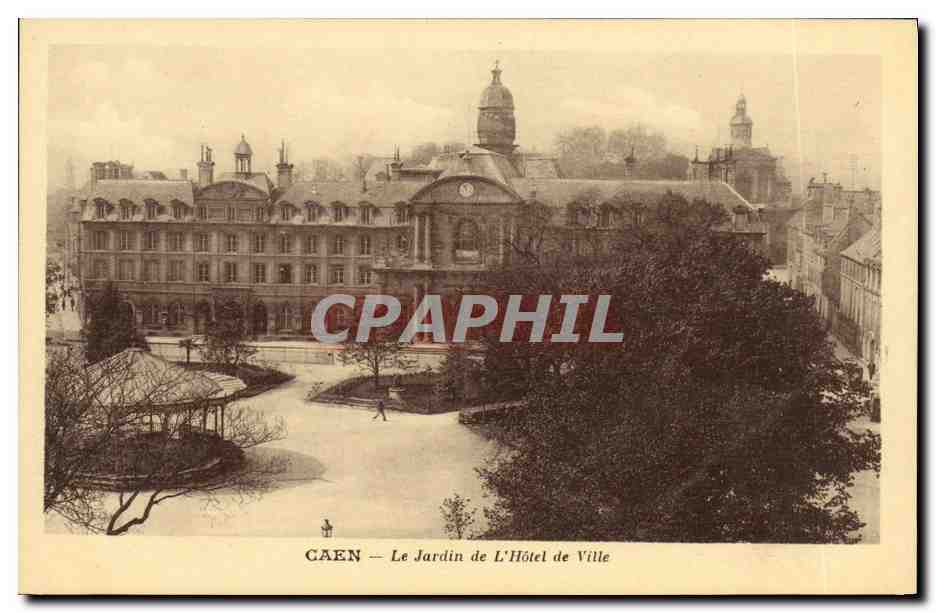 CPA Caen Le Jardin de L Hotel de Ville