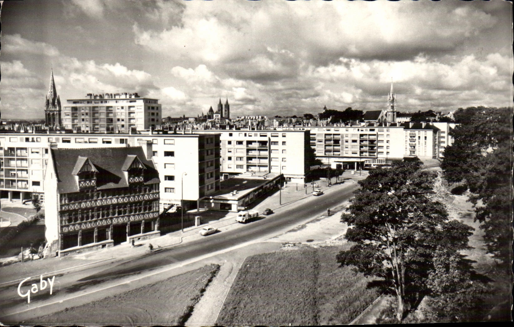 CPSM Caen Quartier des Quatrans