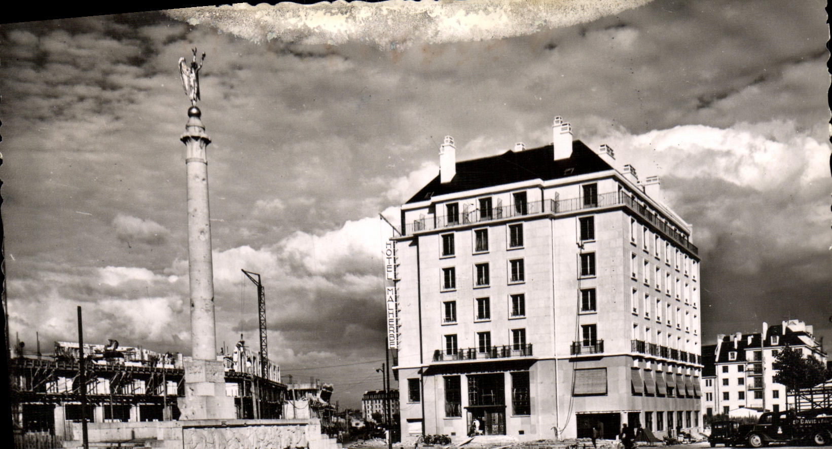 Monument aux Morts et Hôtel Matières — Deauville — Éditions Gaby