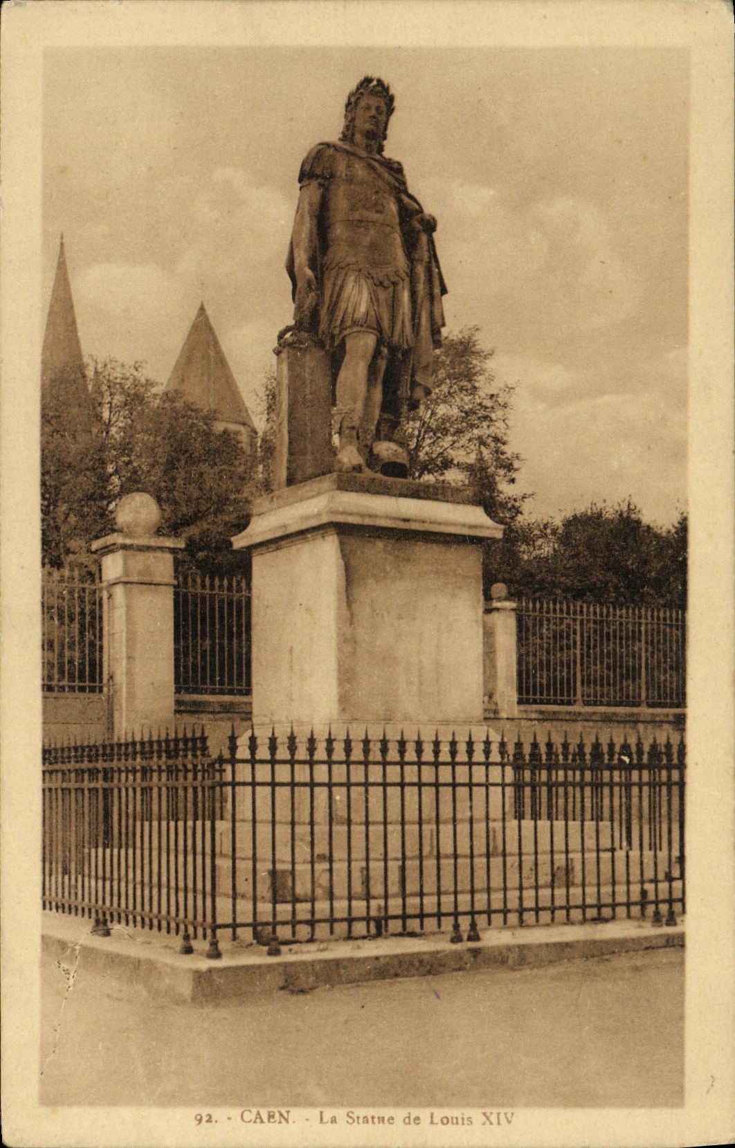 CPA Caen Statue de Louis XIV