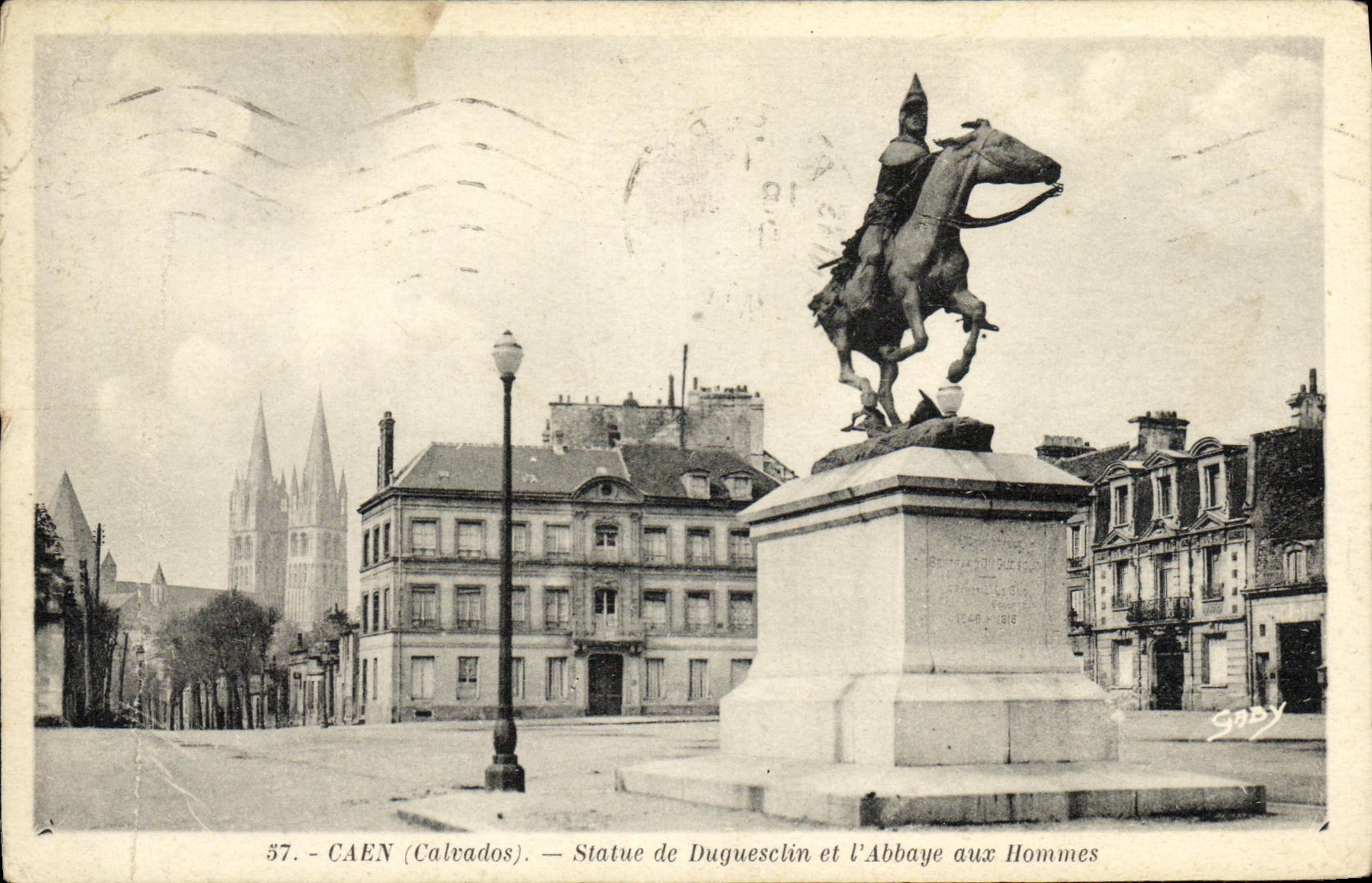 CPA Caen Statue de Duguesclin et Abbaye aux Hommes