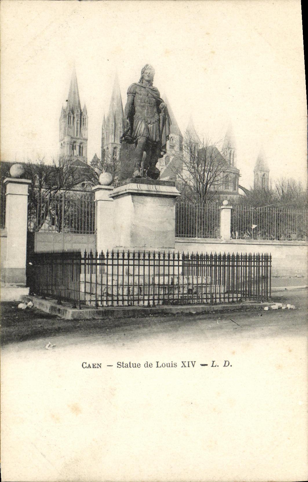 CPA Caen statue de Louis XIV