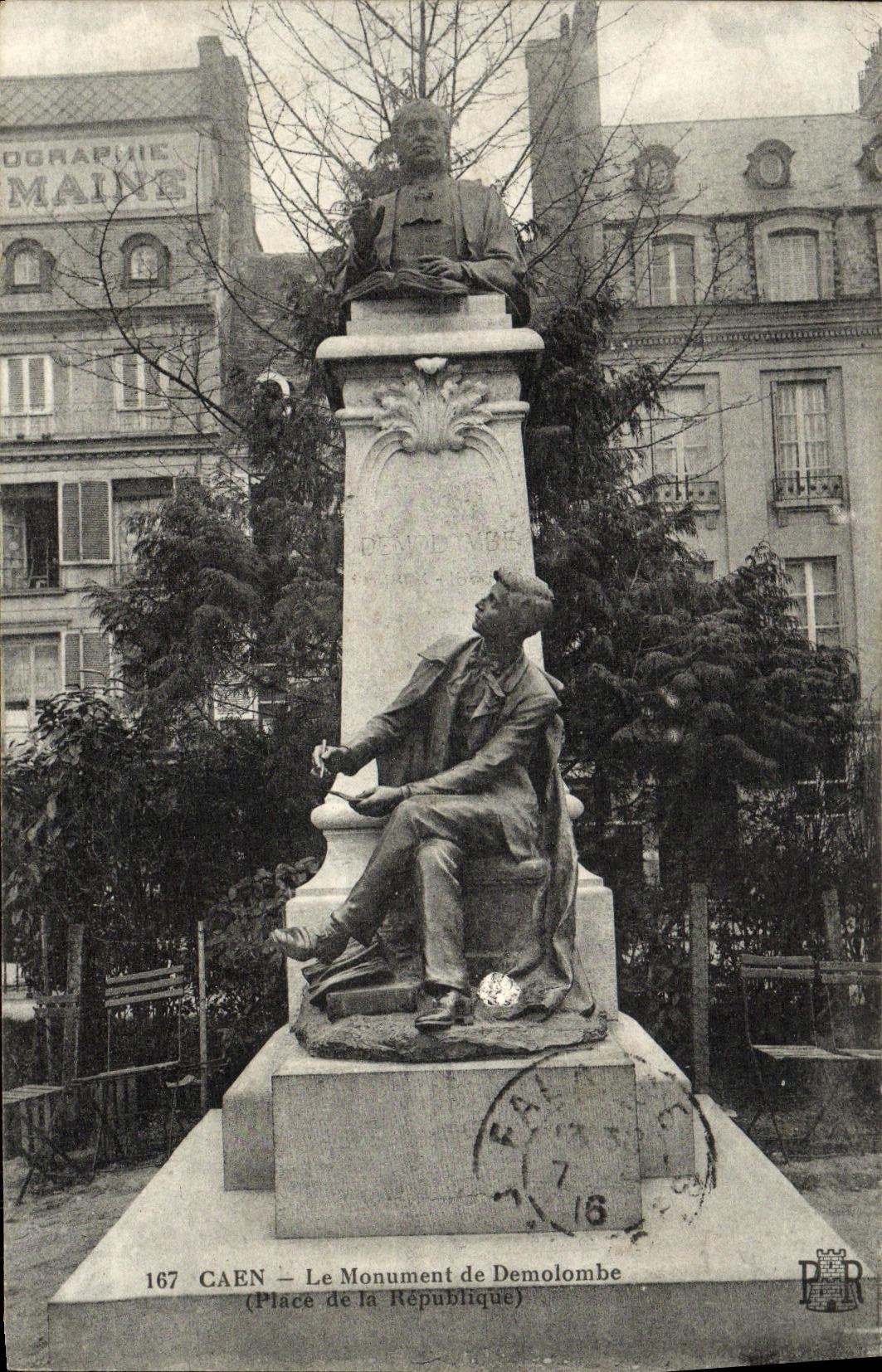 CPA Caen Monument de Demolombe Place de la Republique