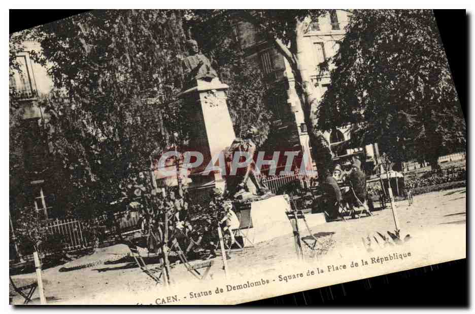 CPA Caen Statue de Demolombe Square de la Place de la Republique