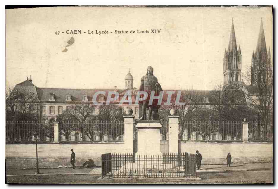 CPA Caen Le Lycee Statue de Louis XIV