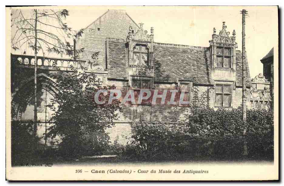 CPA Caen Cour du Musee des Antiquaires