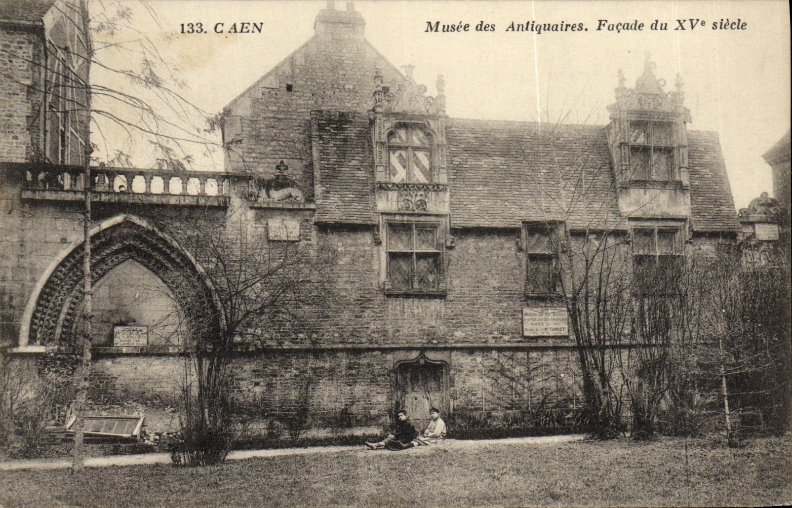 CPA Caen Musee des Antiquaires Facade du 15eme