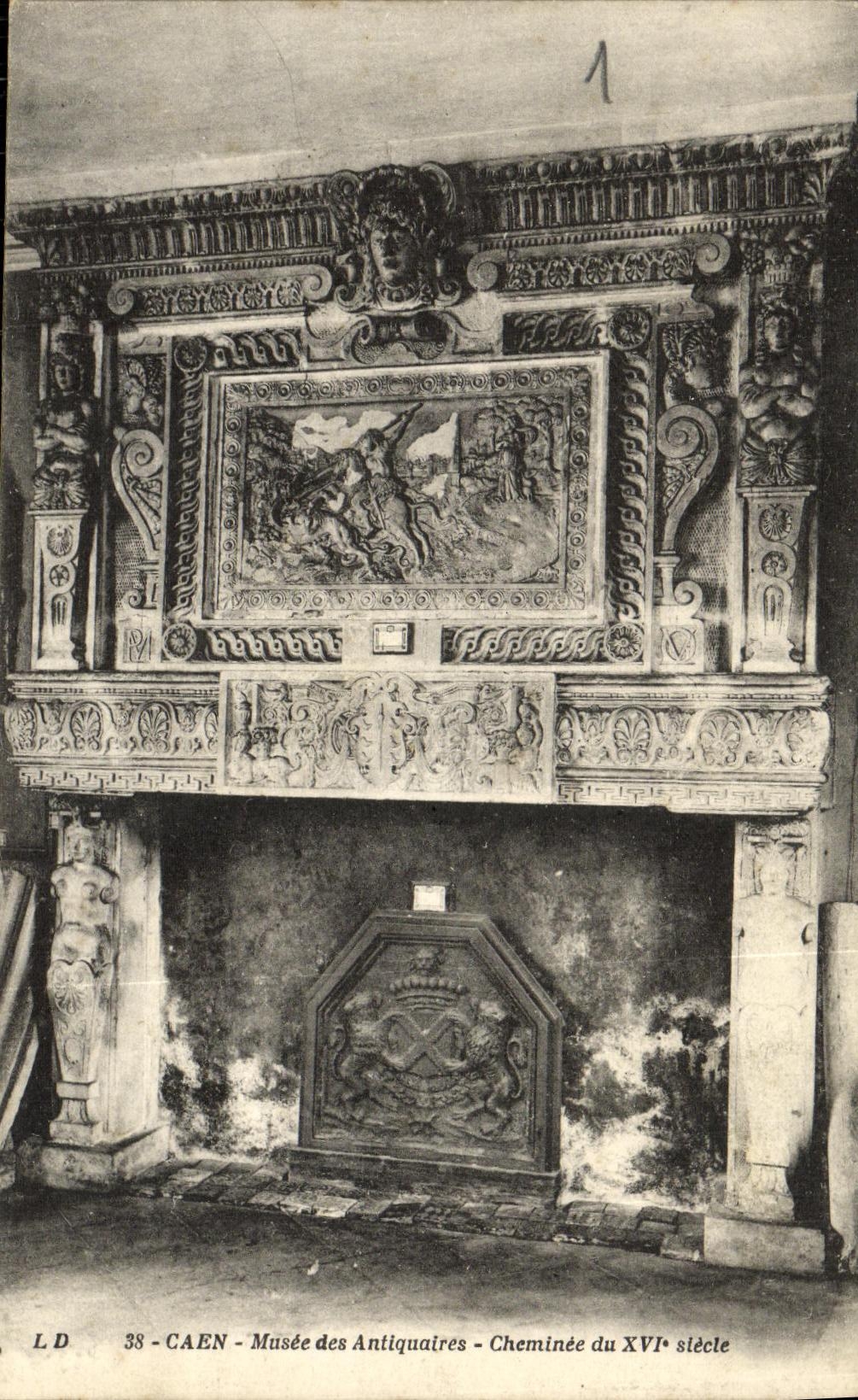 CPA Caen Musee des Antiquaires Cheminee du 16eme