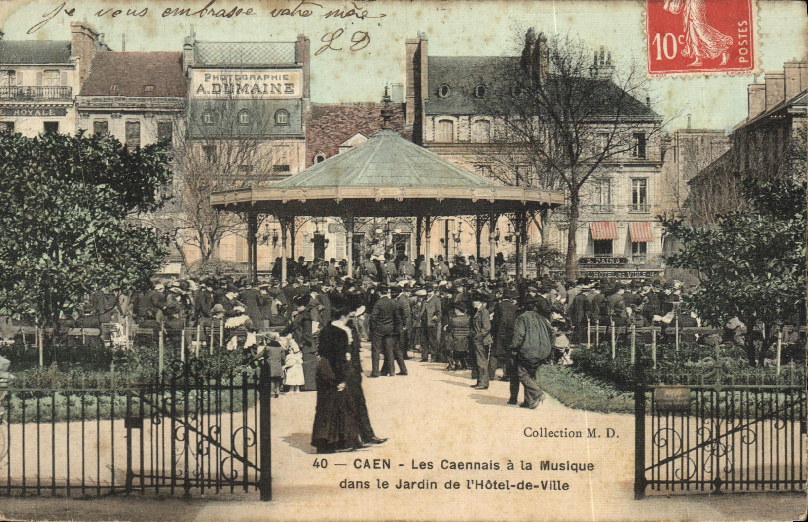 CAEN — Les Caennais à la Musique dans le Jardin de l'Hôtel-de-Ville — Photographe A. DUMAINE, n°40