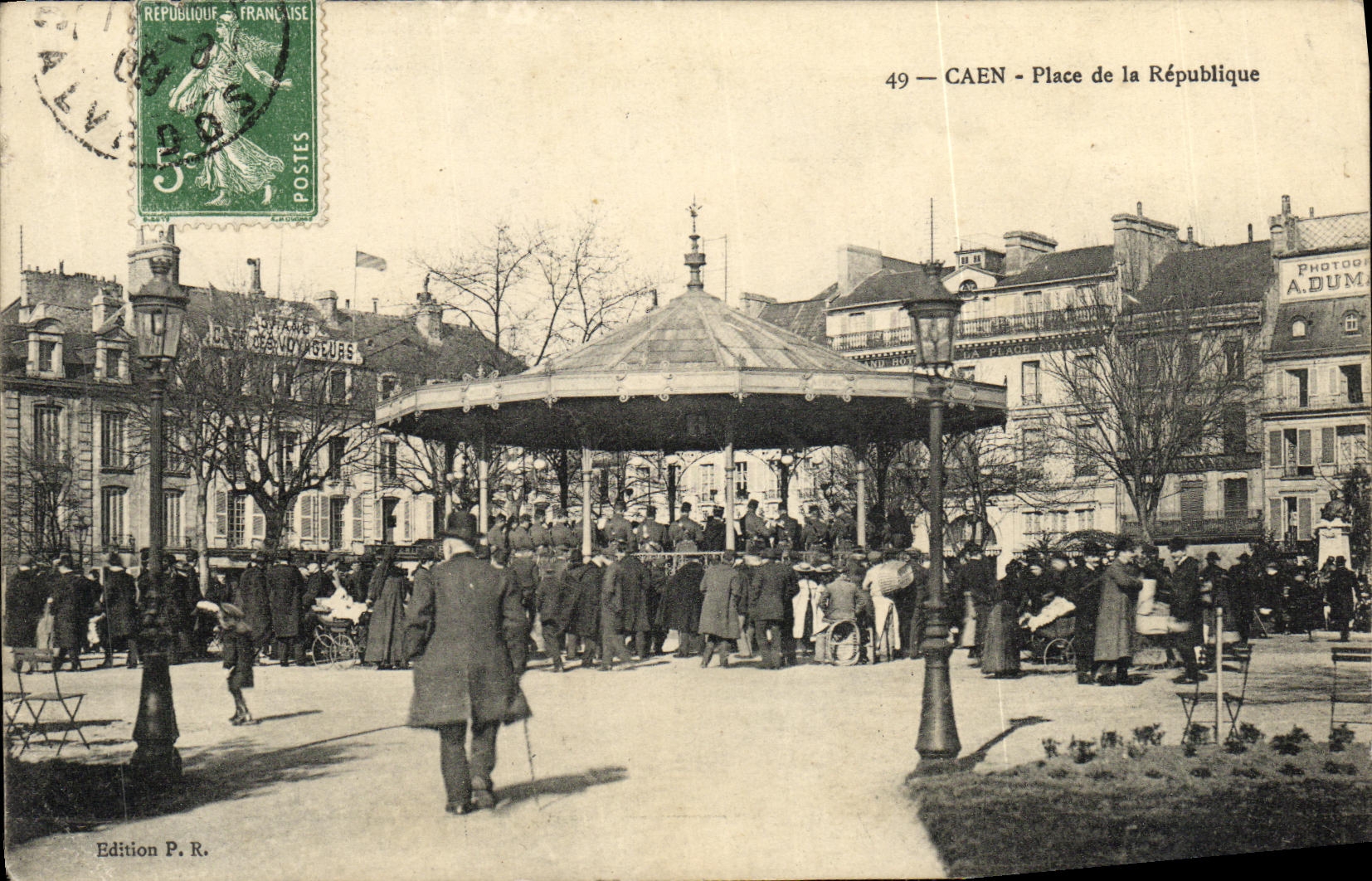 CAEN - Place de la République — kiosque central — Edition P. R.