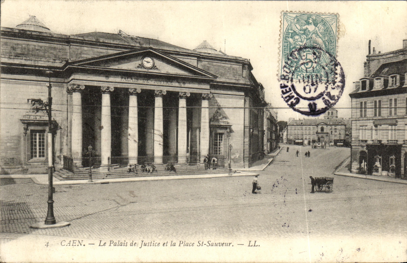 CPA Caen Le Palais de Justice et Place St Sauveur