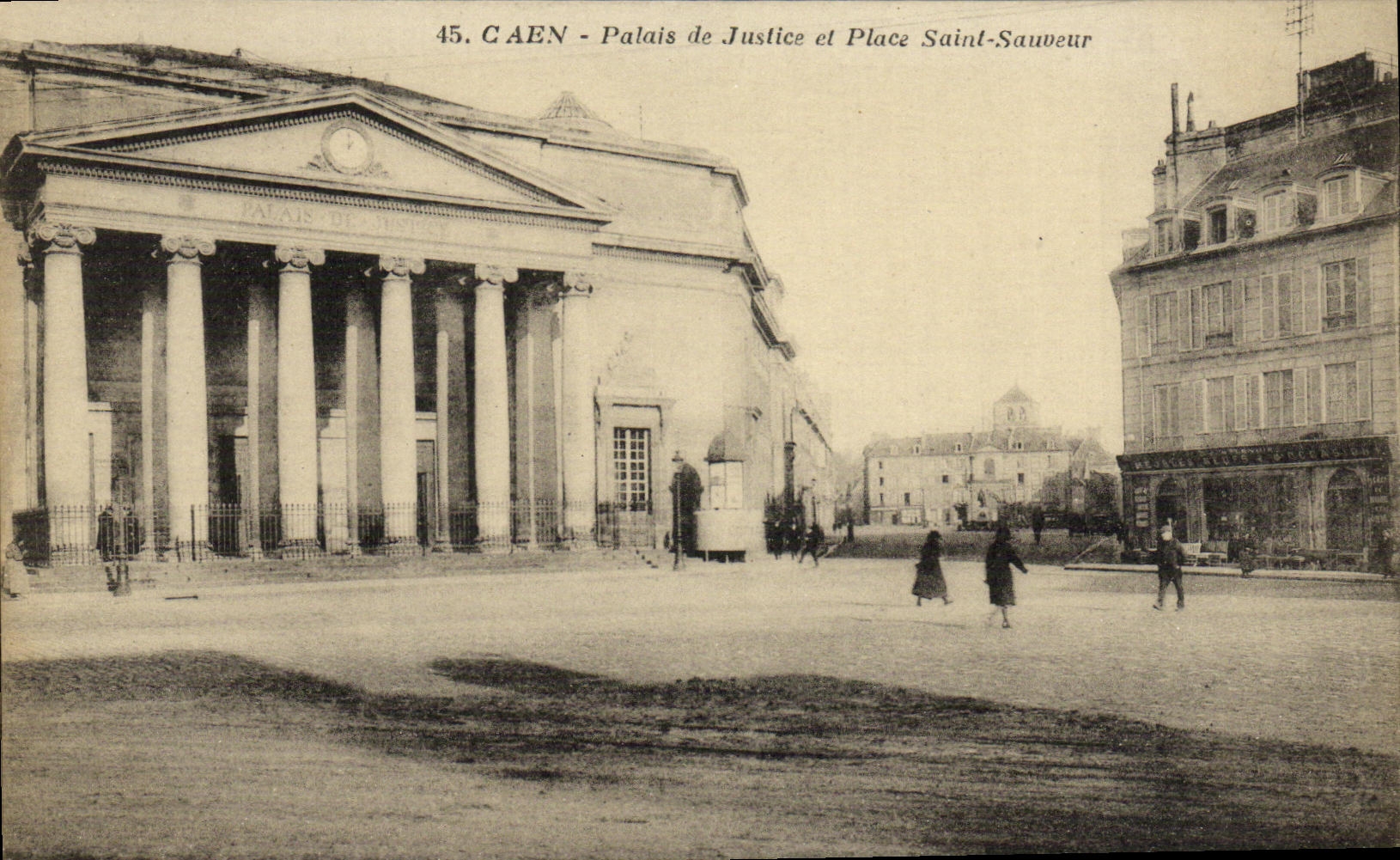 CPA Caen Le Palais de Justice et Place Saint Sauveur