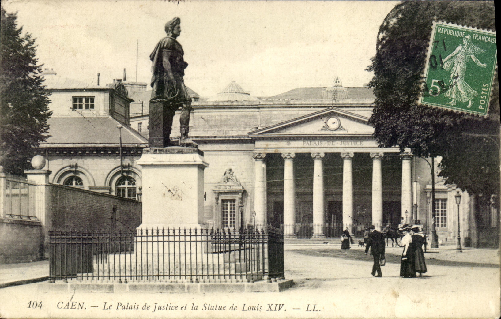 CPA Caen Le Palais de Justice et la Statue de Louis XIV