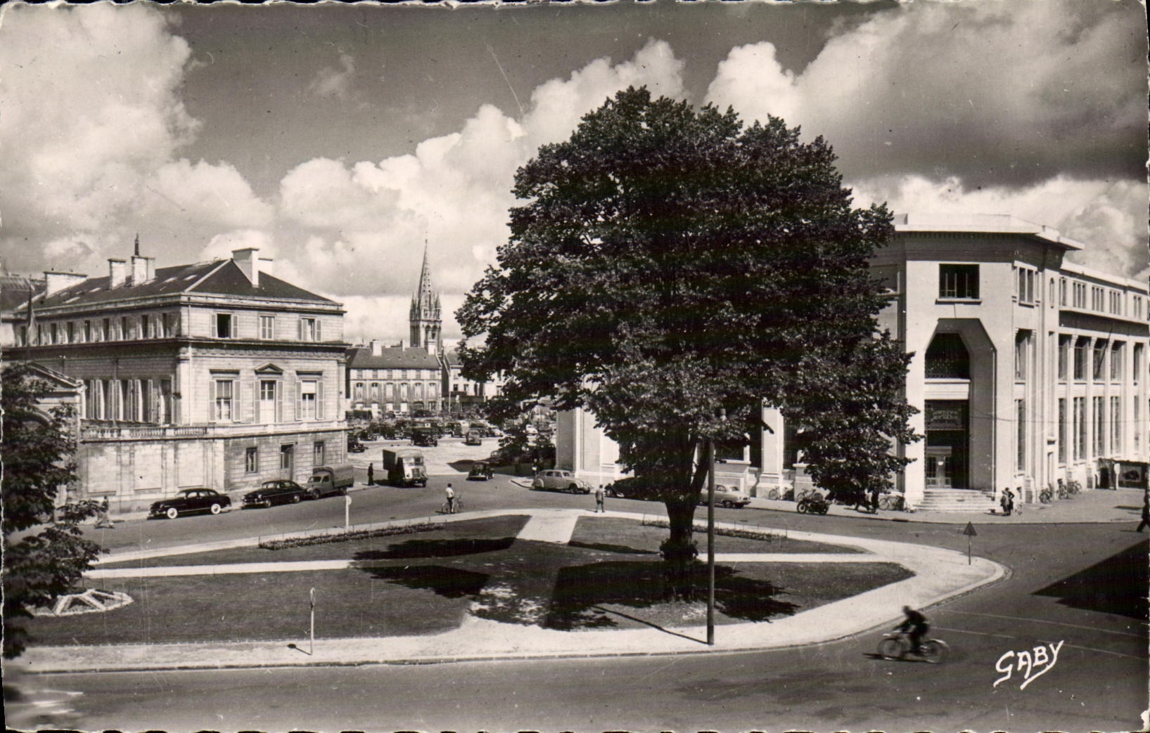 CPSM Caen Place de la Prefecture